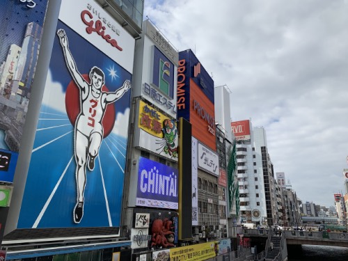 戎橋グリコ看板前