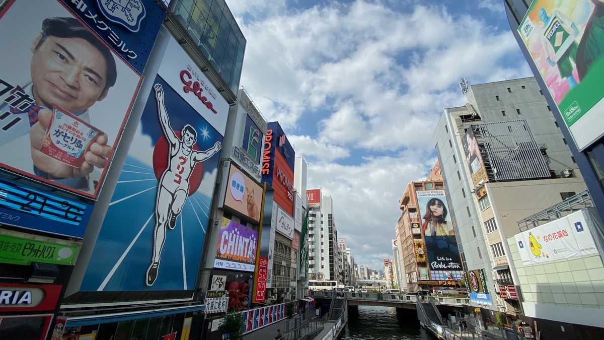 戎橋グリコ看板前