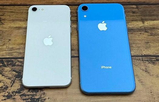 iPhoneSEとiPhoneXRの大きさ比較
