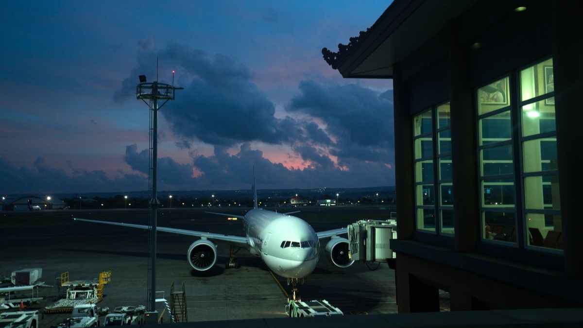 飛行機空港待機イメージ