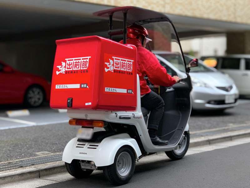 出前館バイク配達中