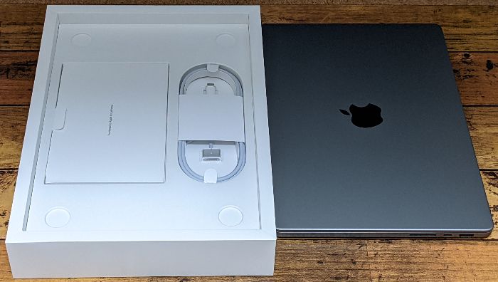 MacBook Proのパッケージ中身