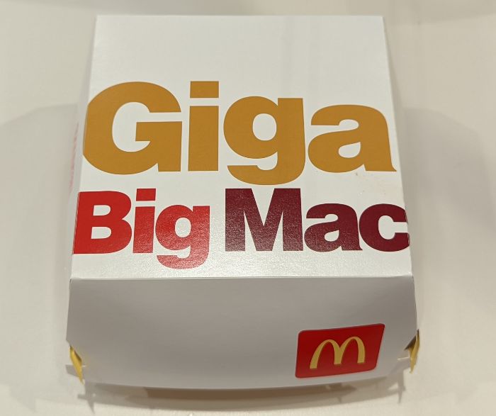 ギガビッグマックのパッケージ