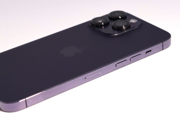 iPhone14 Pro Maxの本体音量ボタン側