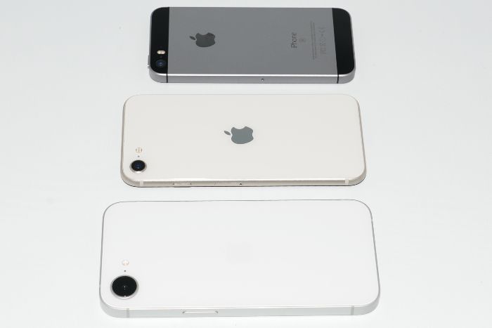 iPhone16eとiPhoneSEの電源ボタンを比較