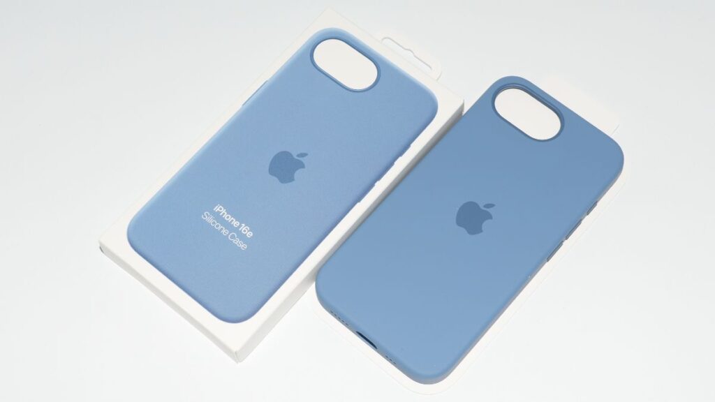 Apple iPhone 16e本体 128GBシリコンケース付き iPhone 16eシリコーンケース - フクシア - Apple（日本）