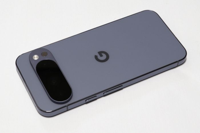 Pixel10 Pro XLのボタン側