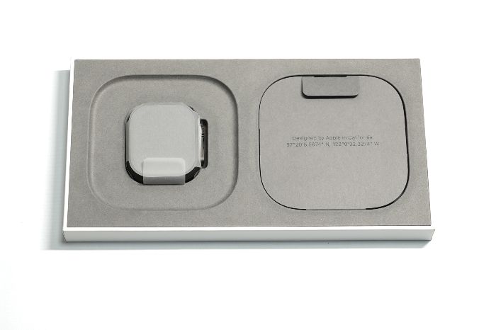 Apple Watch Ultra3の箱の中身