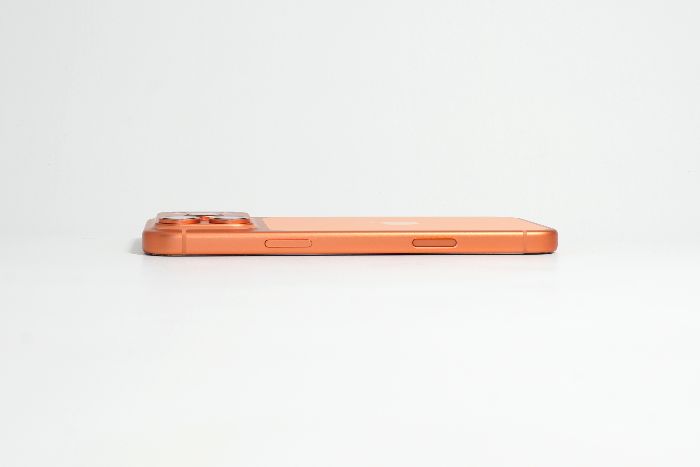 iPhone17ProMaxの電源ボタン側