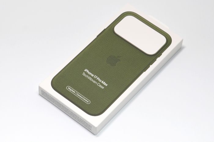 iPhone17ProMaxテックウーブンケースのパッケージ