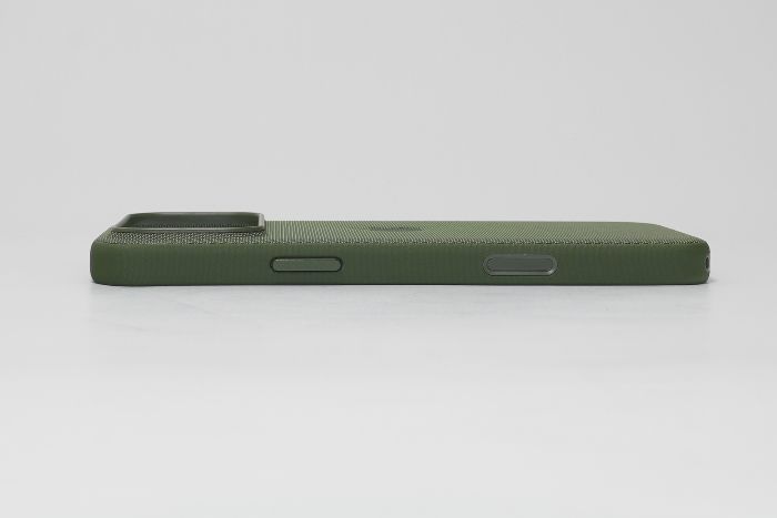 iPhone17ProMaxテックウーブンケースの右側