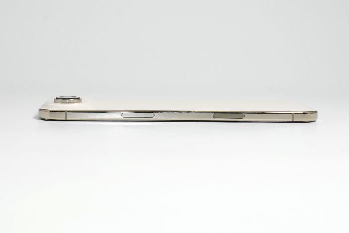 iPhone Air電源ボタン側