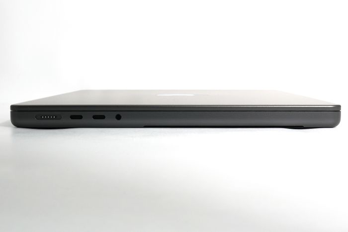 MacBookProM5 14インチの本体左側