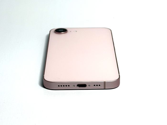 iPhone17eの充電端子側