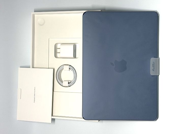 13インチMacBookNeoのパッケージ中身