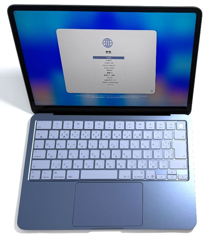 13インチMacBookNeoのディスプレイ