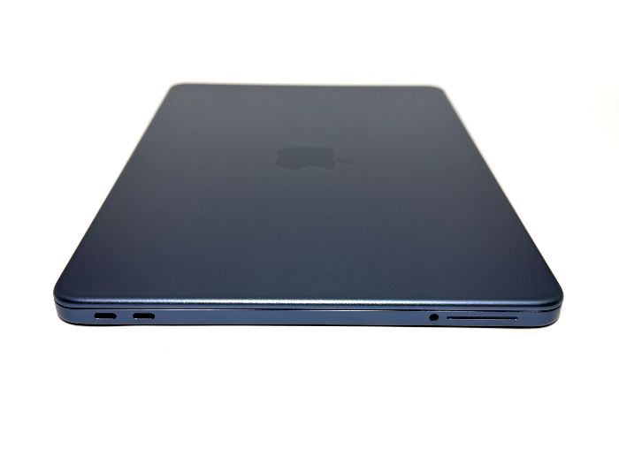 13インチMacBookNeo本体左側