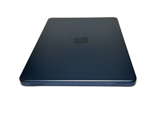 13インチMacBookNeo本体右側