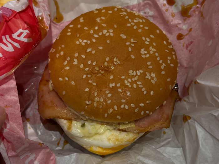 瀬戸内レモンタルタルベーコンてりたまを上から撮影