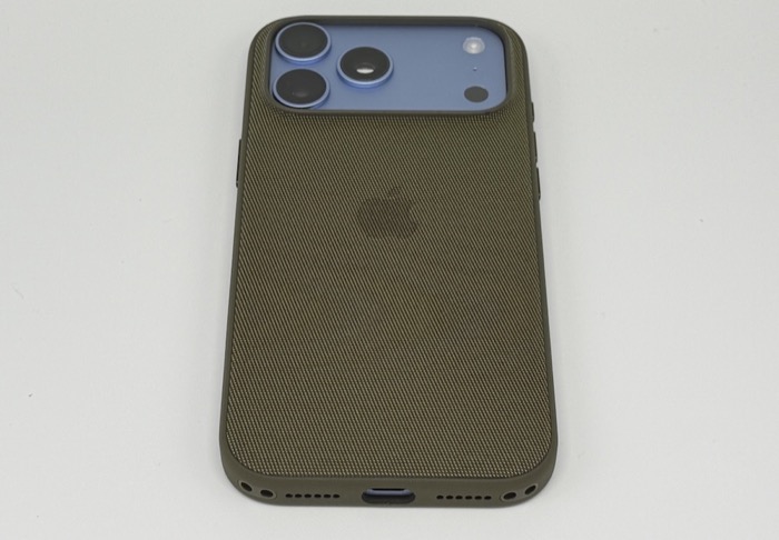 iPhone18 Pro Maxにテックウーブンケースを装着
